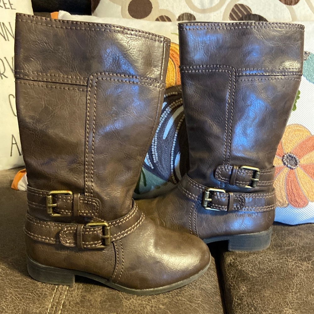 Girls boots
